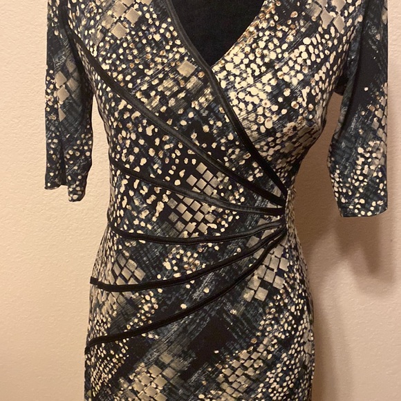 V Neck Dress 1/2 Sleeve - Picture 2 of 8